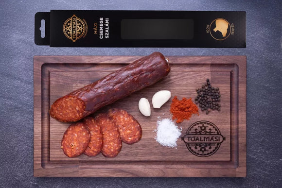 Tóalmási CSEMEGE kézműves Sertés szalámi díszdobozban (520g) /Tóalmás handgjord fläsksalami i presentförpackning (520g)